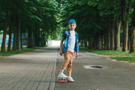 年轻人男孩图片