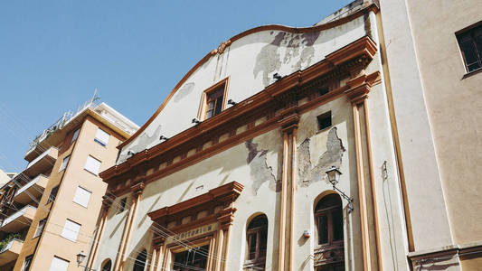 市政礼堂剧院 在前圣特雷莎教堂 在卡利亚里，意大利