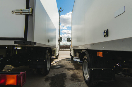 货物运输业务的车辆 卡车小型和中型卡车 新的工作车白颜色的货车照片 正版商用图片08ct3o 摄图新视界