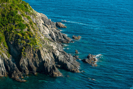 海和岩石。五渔村国家公园在意大利的利古里亚。地中海风景。顶部视图