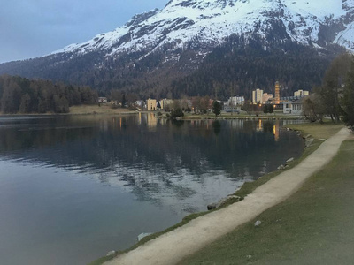 瑞士的圣莫里茨湖景