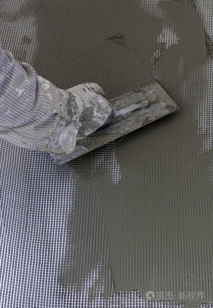 室内石膏粗抹灰工具石膏大理石的工人.选择性焦点