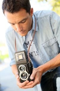 摄影师使用的老式相机图片