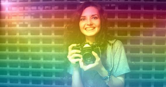 raindow 灯泄漏的青少年摄影师复古电影照片