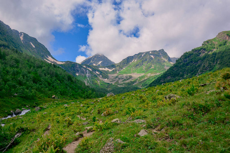 穿越阿基索山的迷人旅程