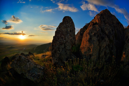 在日落日出Pricopane，Dobrogea，罗马尼亚景观