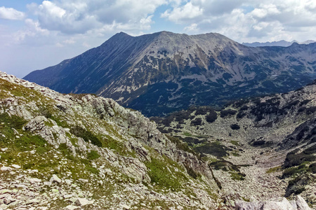 从 Banderitsa, 保加利亚 Pirin 山的视野, 令人惊叹的全景景色