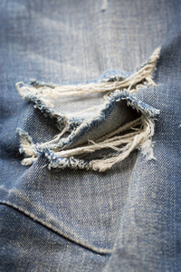 粗斜纹棉布牛仔裤蓝色又旧又破的时尚设计