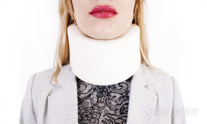 支持在脖子上的项圈