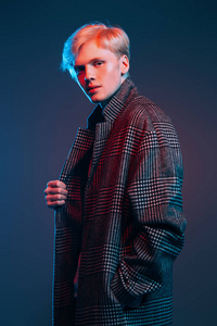 一个人男子图片