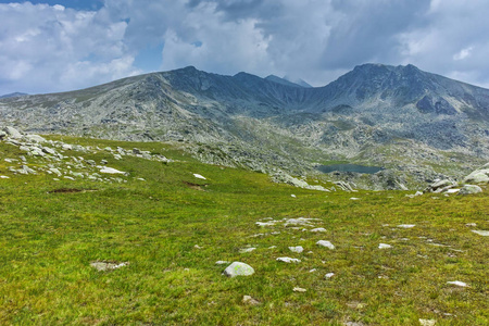 壮观的风景与乌云斯帕诺杆, Pirin 山, 保加利亚