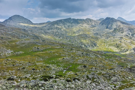 壮观的风景与乌云斯帕诺杆, Pirin 山, 保加利亚