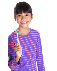 年轻女孩的牙刷