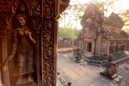 位于柬埔寨西部暹粒城市附近的吴哥寺城以北32公里处的班迭则王宫坦普尔遗址