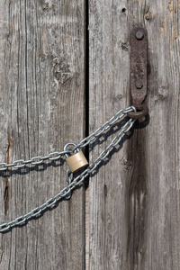 非常强大的链条提供安全的外观与锁定在一起