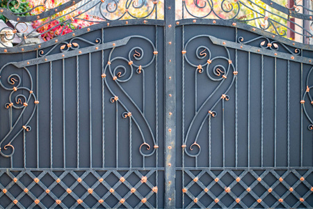 锻铁门图片-锻铁门素材-锻铁门插画-摄图新视界
