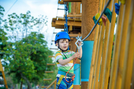 勇敢的孩子图片