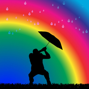 在雨中在彩虹上的男人照片