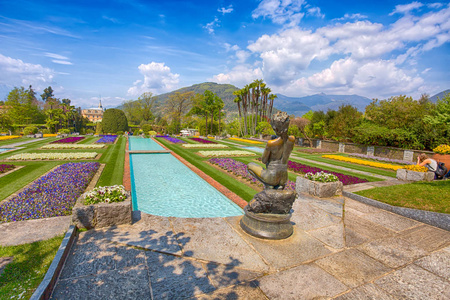意大利韦尔巴尼亚 Pallanza 塔兰托别墅植物园的梯田花园