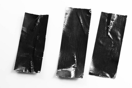白色背景上的黑色磁带集。撕裂水平和不同尺寸的黑色粘胶带, 粘合件