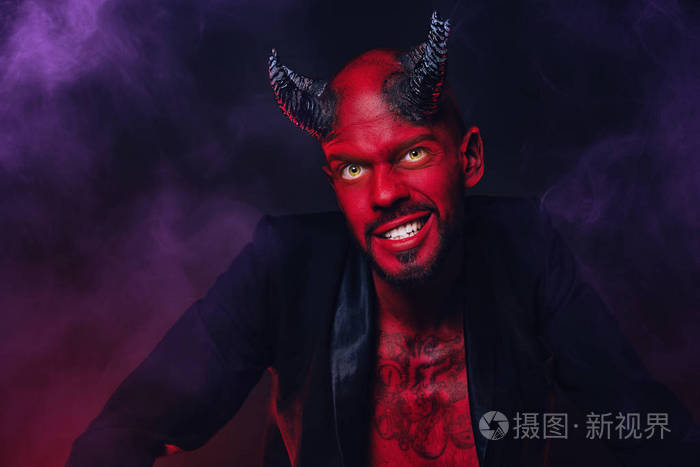 一个坏恶魔的特写肖像恐怖电影噩梦万圣节