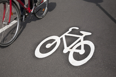 自行车符号周期车道与赫尔辛基的自行车手上
