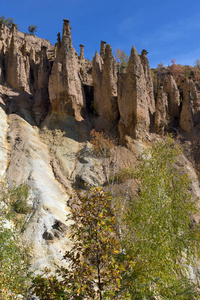 Radan 山的岩石形成恶魔镇的秋天风景, 塞尔维亚