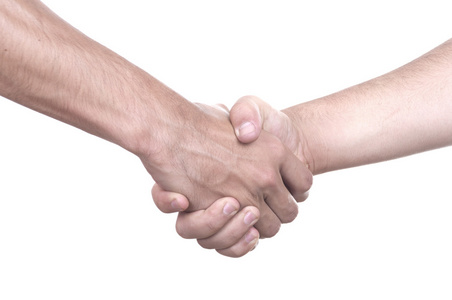 两个男性人物的握手照片