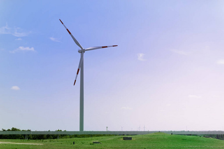 德国汉堡能源山乔治斯沃德上的风力涡轮机。能源山 是一个关于可再生能源形式的公共信息中心