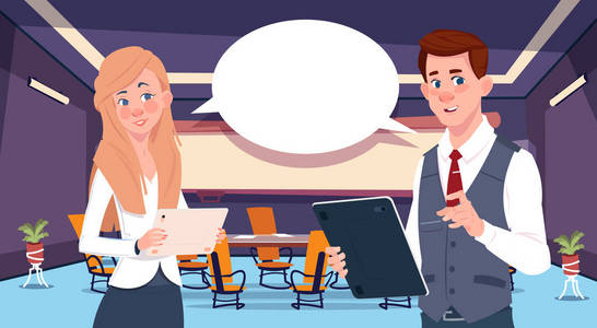 两个商务人士聊天交流, 商人讨论通信社交网络平台照片