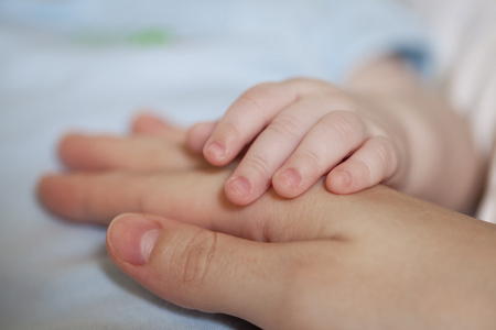 小胳膊刚出生的婴儿的小胳膊照片