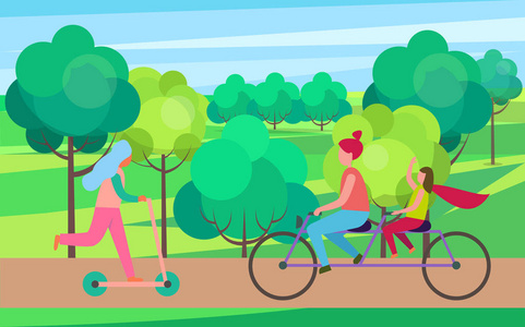 母亲女儿骑自行车在树公园媒介