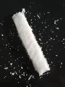 黑色背景上的雪形状