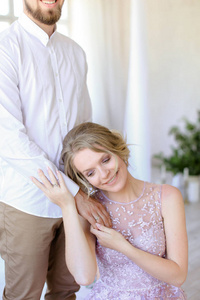 抱美女睡觉照片图片