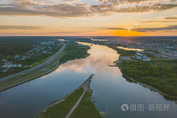 neman和涅里斯汇合河流nemunas和涅里斯的汇合处位于立陶宛的老城