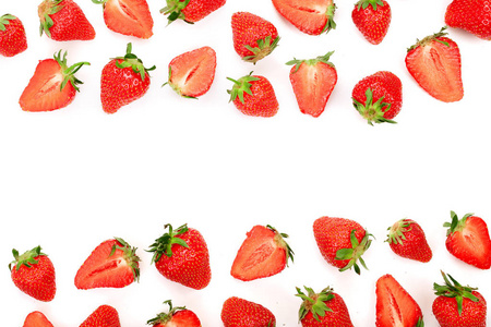 草莓被隔离在白色背景上, 复制空间用于文本。顶部视图。平躺模式