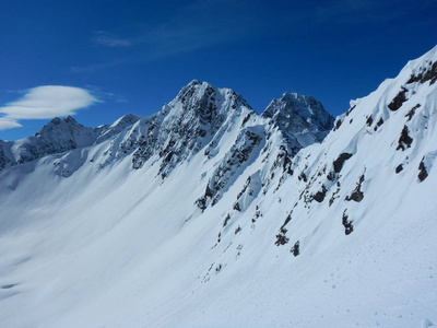 一个美丽的 skitouring 在冬天阿尔卑斯在奥地利