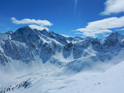 一个美丽的 skitouring 在冬天阿尔卑斯在奥地利