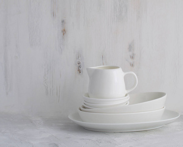 简约理念白瓷餐具生活风格白色背景复制空间