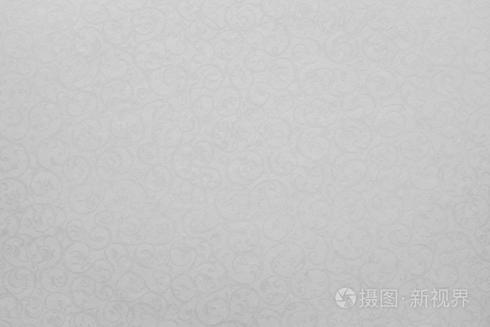 纸的淡灰色颜色与镂空纹理