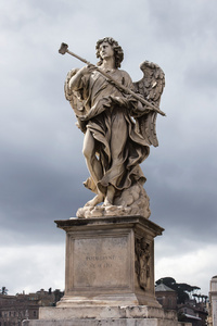 罗马，意大利，在 2010 年 2 月 26 日。在城市环境中一个古老的雕塑