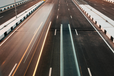 夜间道路与汽车灯