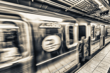 快速列车在曼哈顿地铁