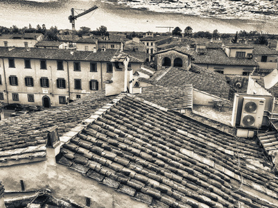 住宅屋顶比萨的鸟瞰图