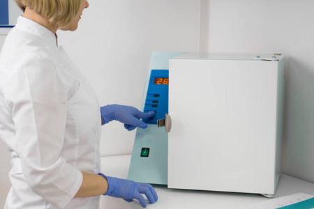 模糊的办公设置图片-模糊的办公设置素材-模糊的办公设置插画-摄图新