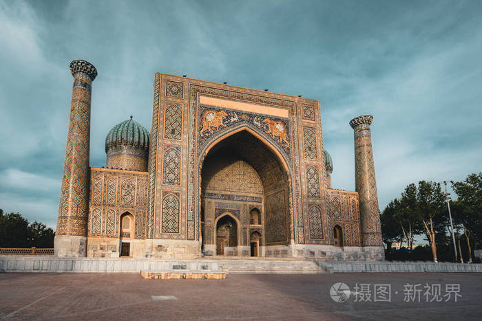 谢尔多尔伊斯兰 Registan 广场上，撒马尔罕，乌兹别克斯坦