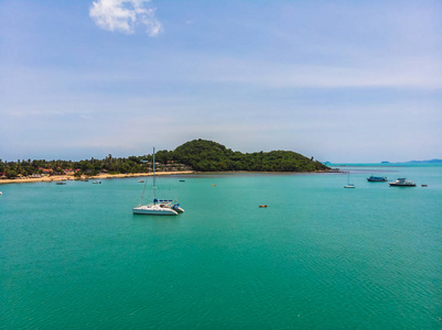 美丽的热带海滩和海的鸟瞰在海岛为旅行和假期的树