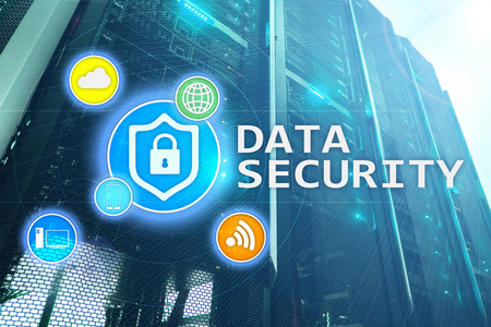 数据安全网络犯罪预防数字信息保护。锁定图标和服务器室背景