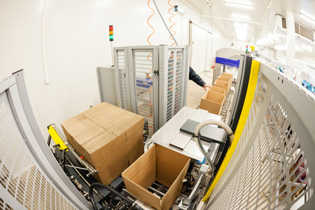 食品工厂流水线包装图片