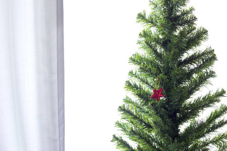 圣诞树装饰和新年2019在白色背景, 圣诞节概念室内空间, 空的设计